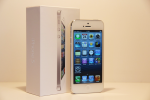 iPhone 5 in weiß und Verpackung
